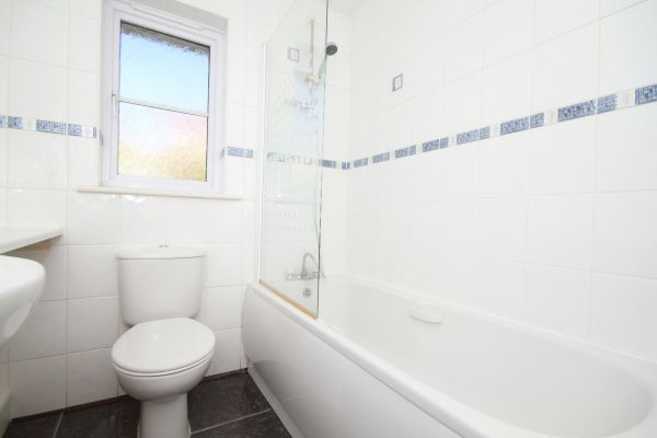 Cost of Shower Window Replacement in Los Angeles